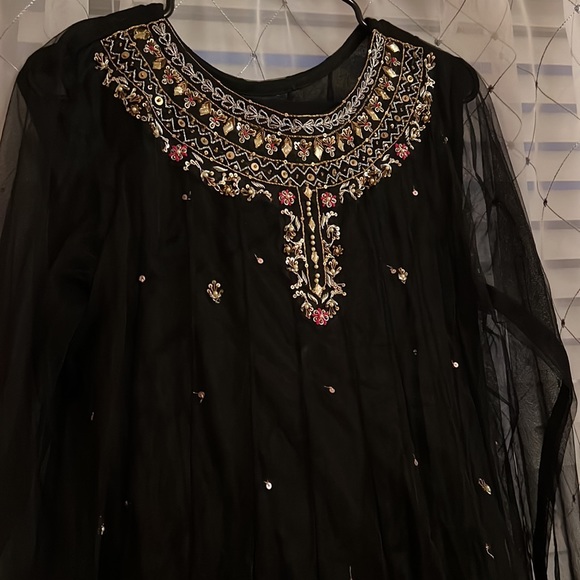 Black net pakistani outfit - Picture 5 of 9